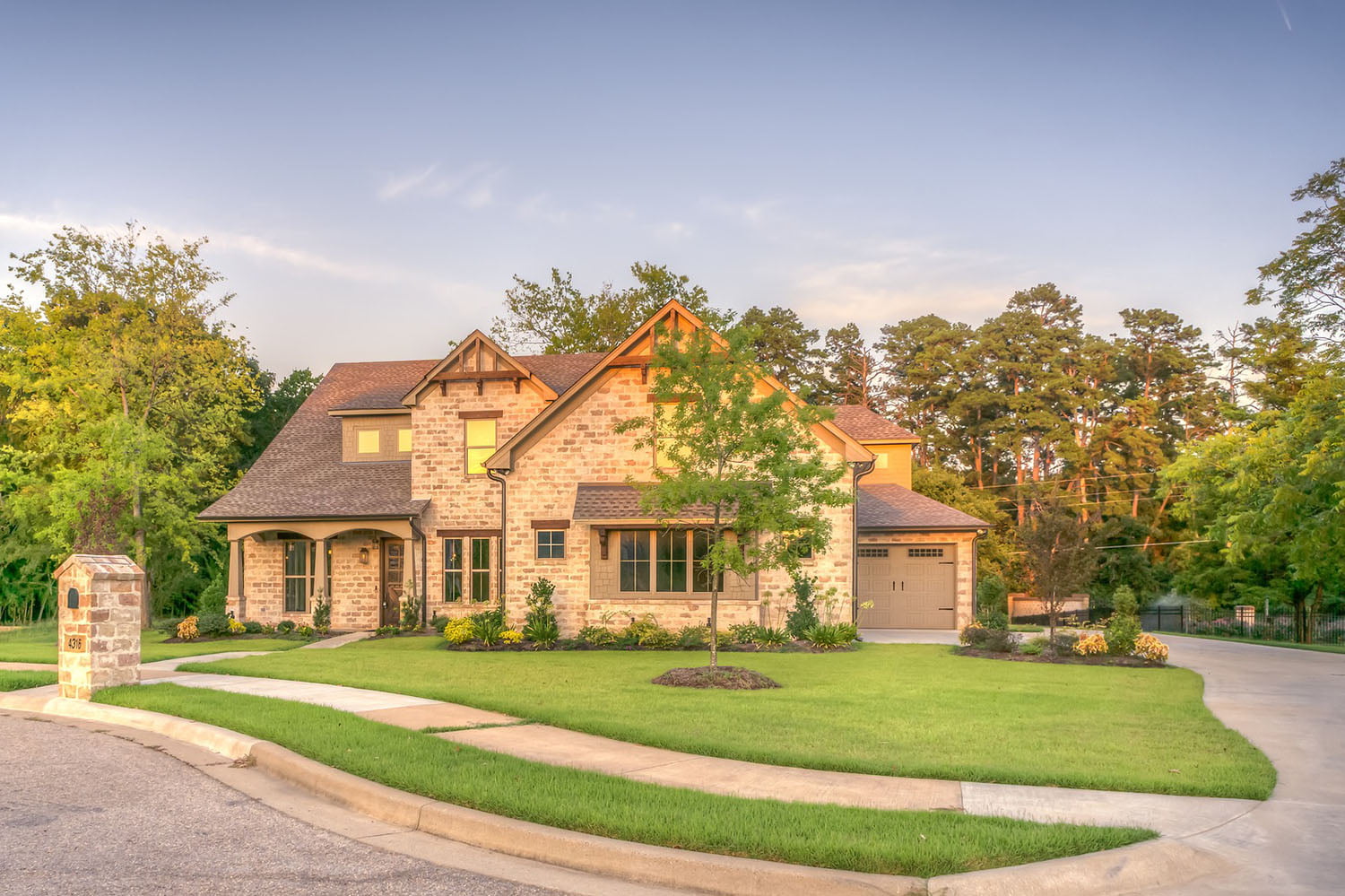 Lux-home-with-frontyard1500x999